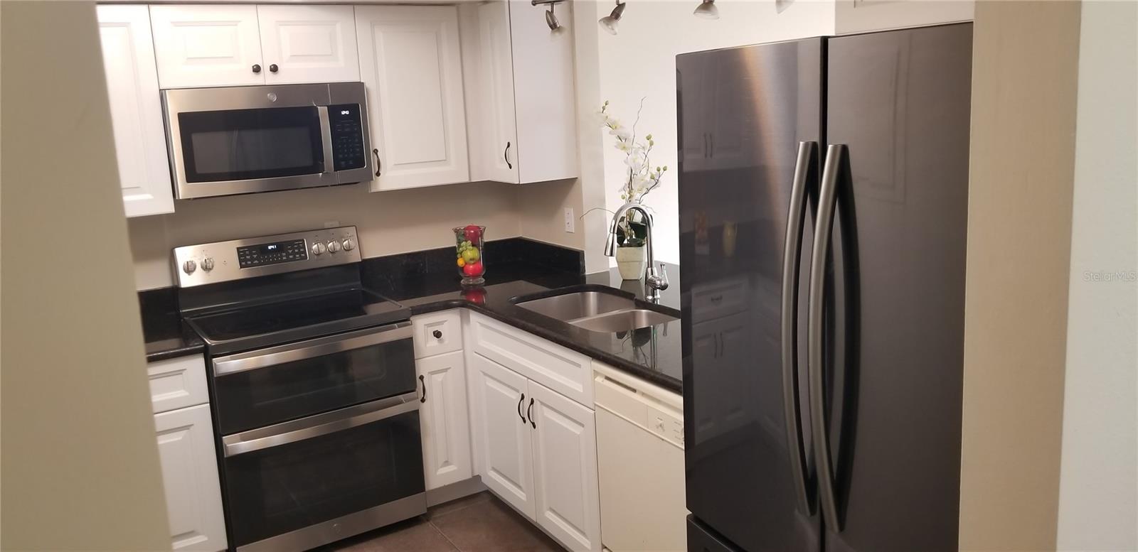 Image 4 of 10 For 422 Netherwood Crescent