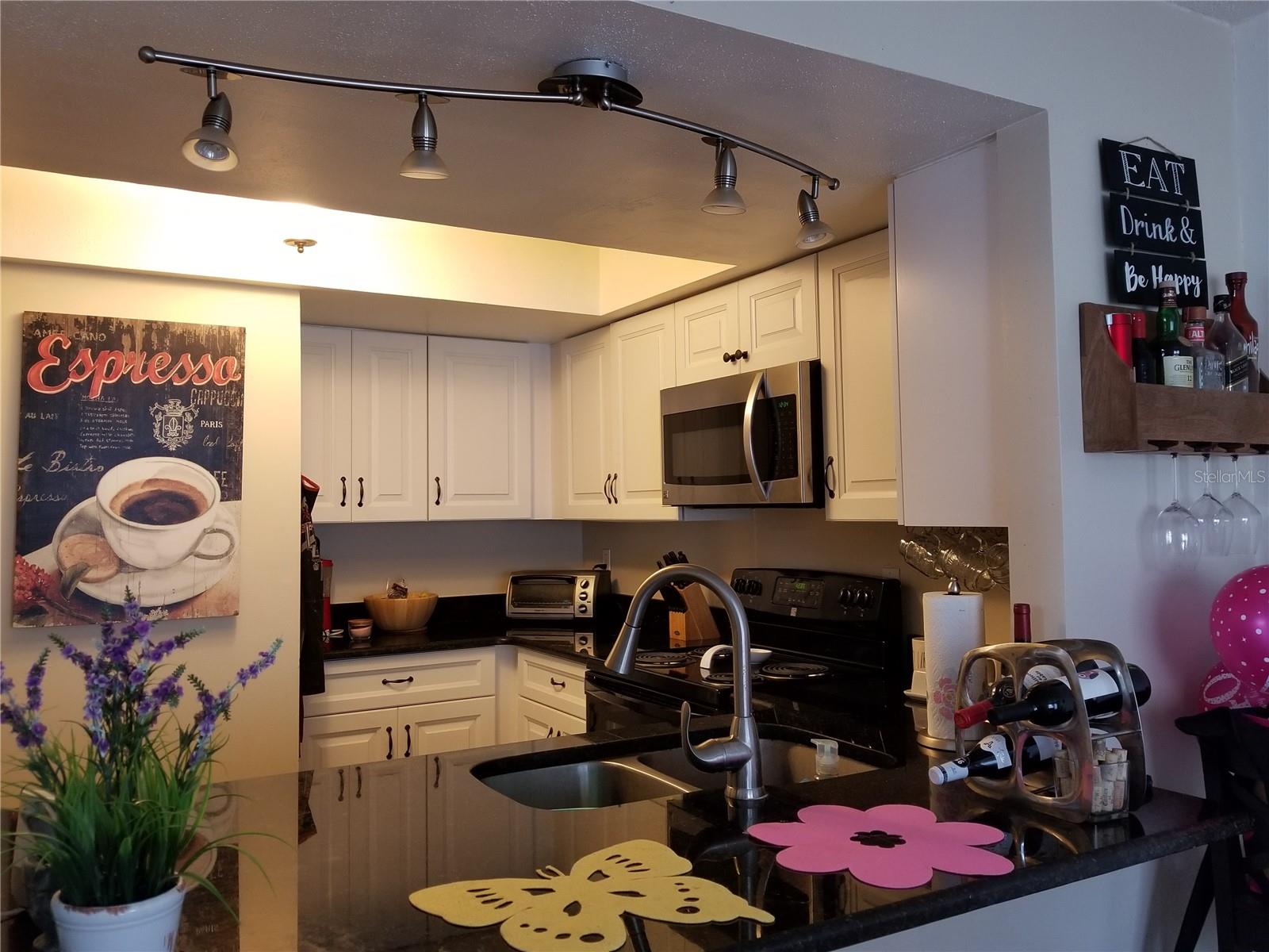 Image 6 of 10 For 422 Netherwood Crescent