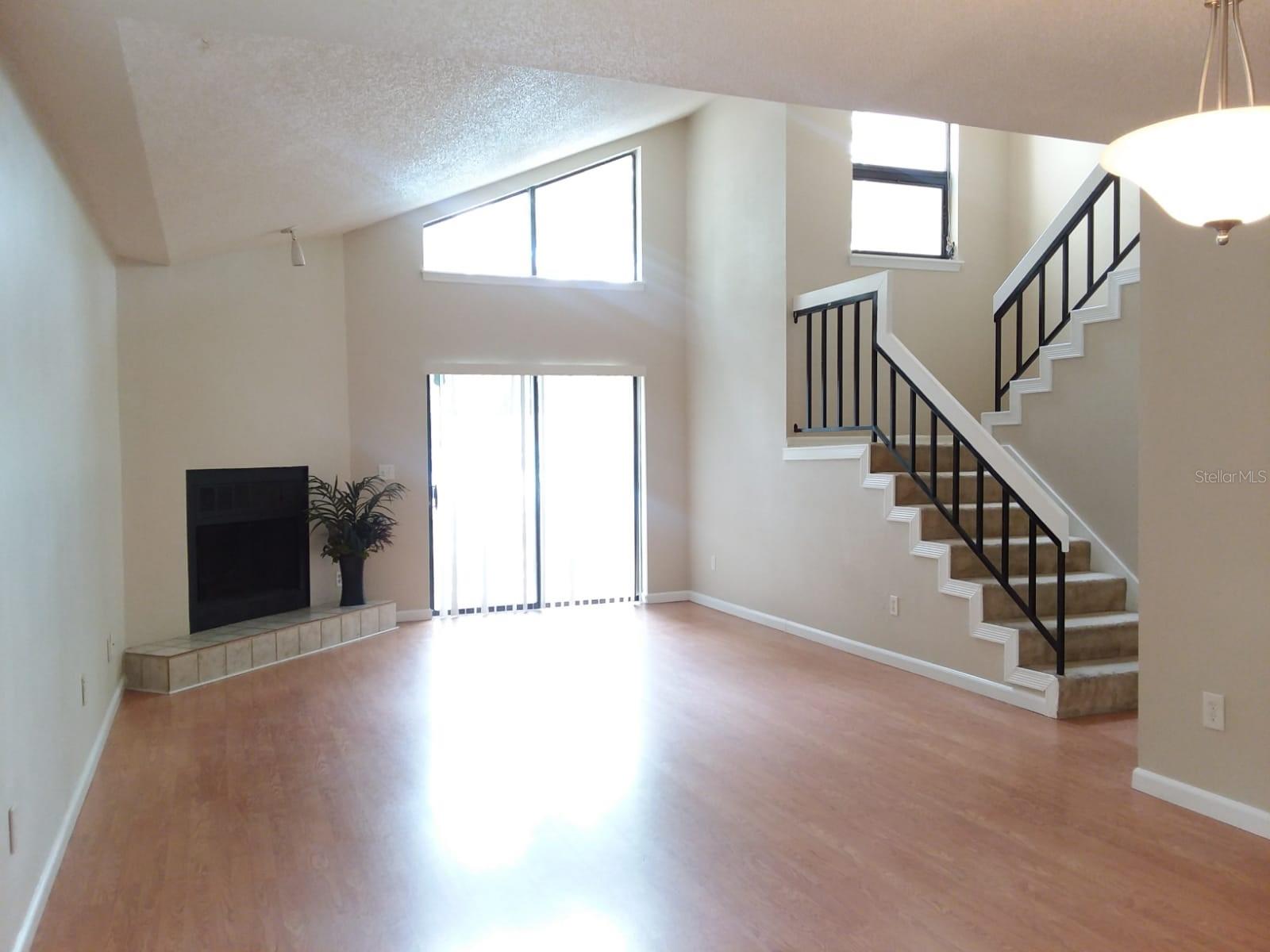 Image 7 of 10 For 422 Netherwood Crescent