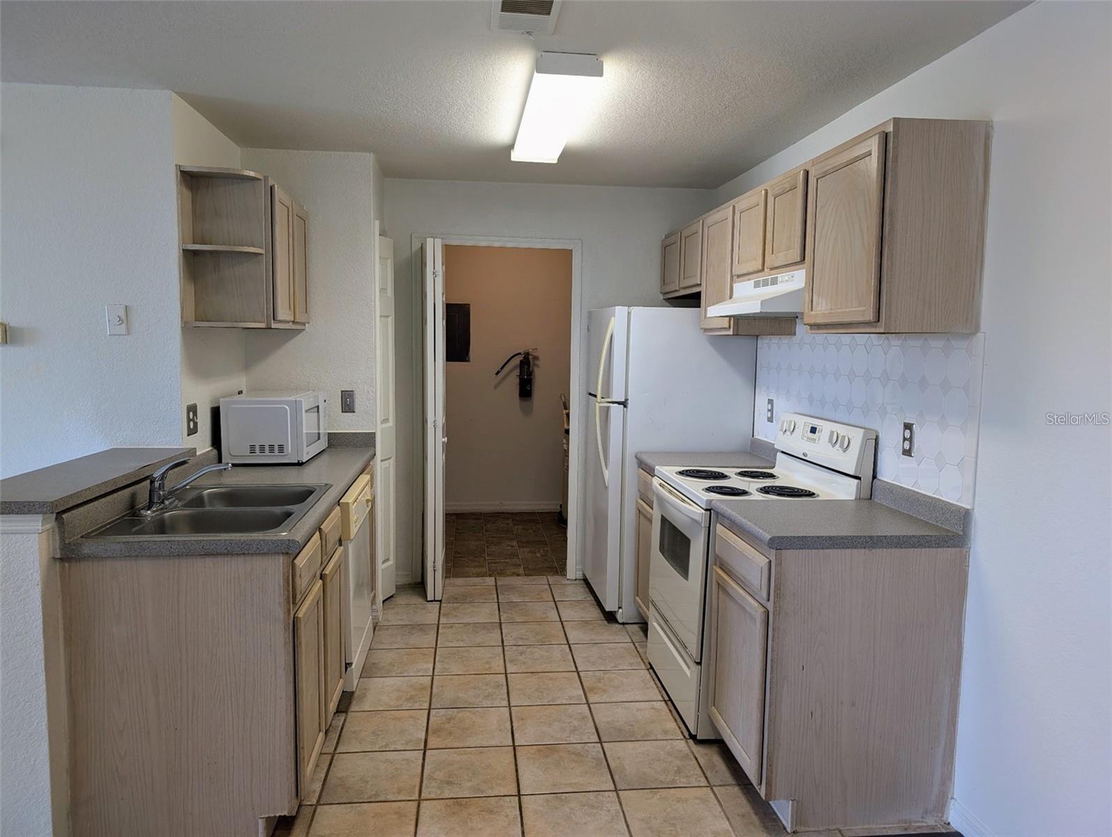 Image 3 of 10 For 8915 Latrec Avenue 2212