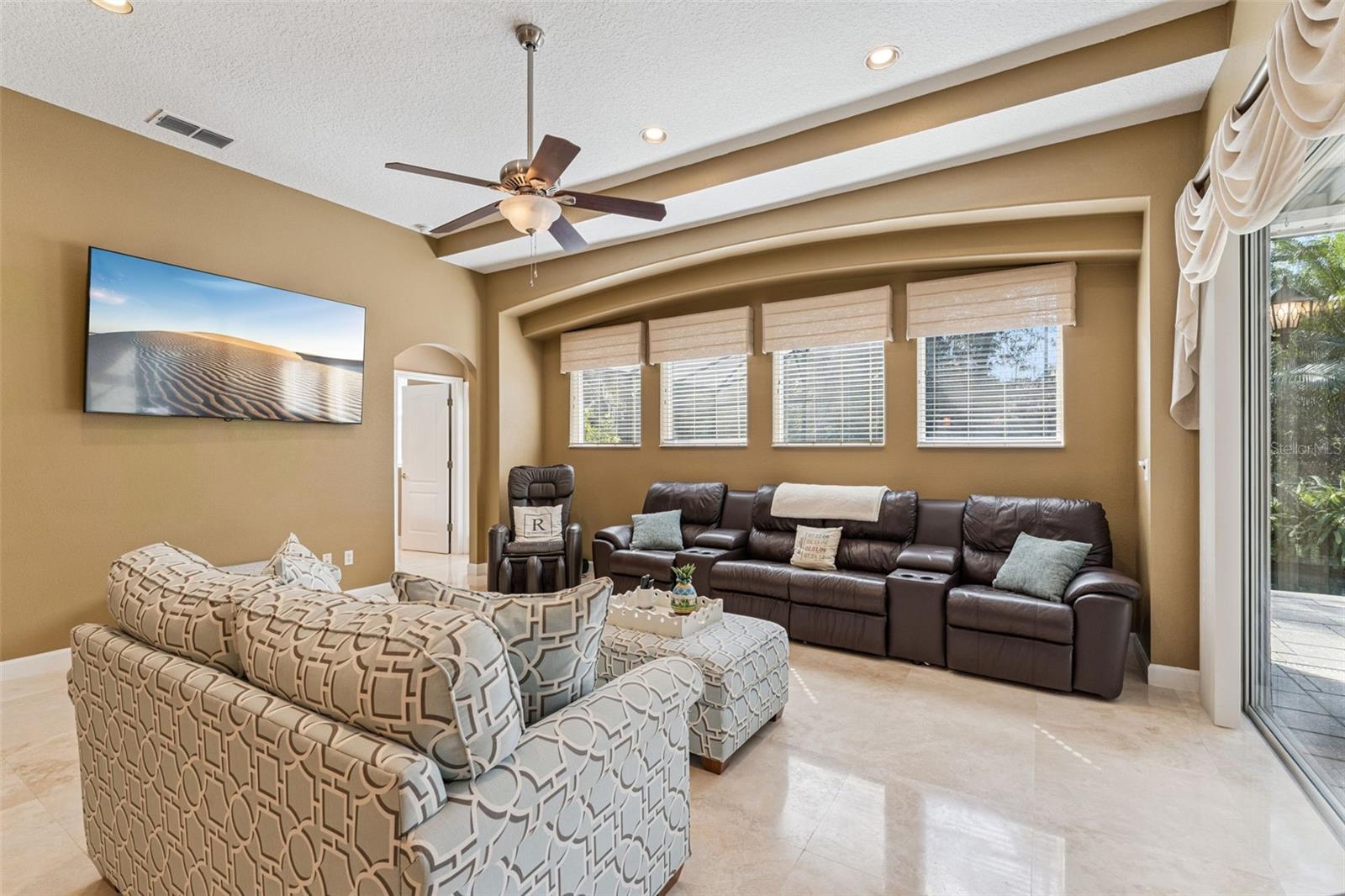 Image 10 of 61 For 405 Almeria Court