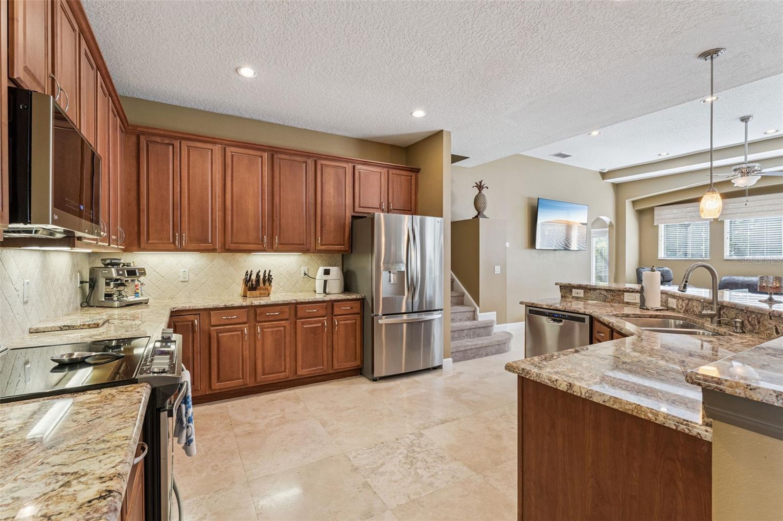 Image 16 of 61 For 405 Almeria Court