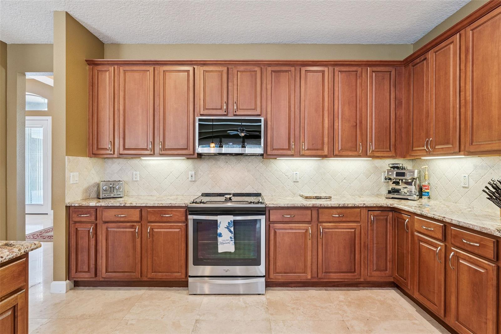 Image 18 of 61 For 405 Almeria Court