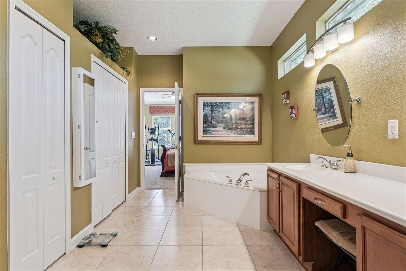 Image 29 of 61 For 405 Almeria Court