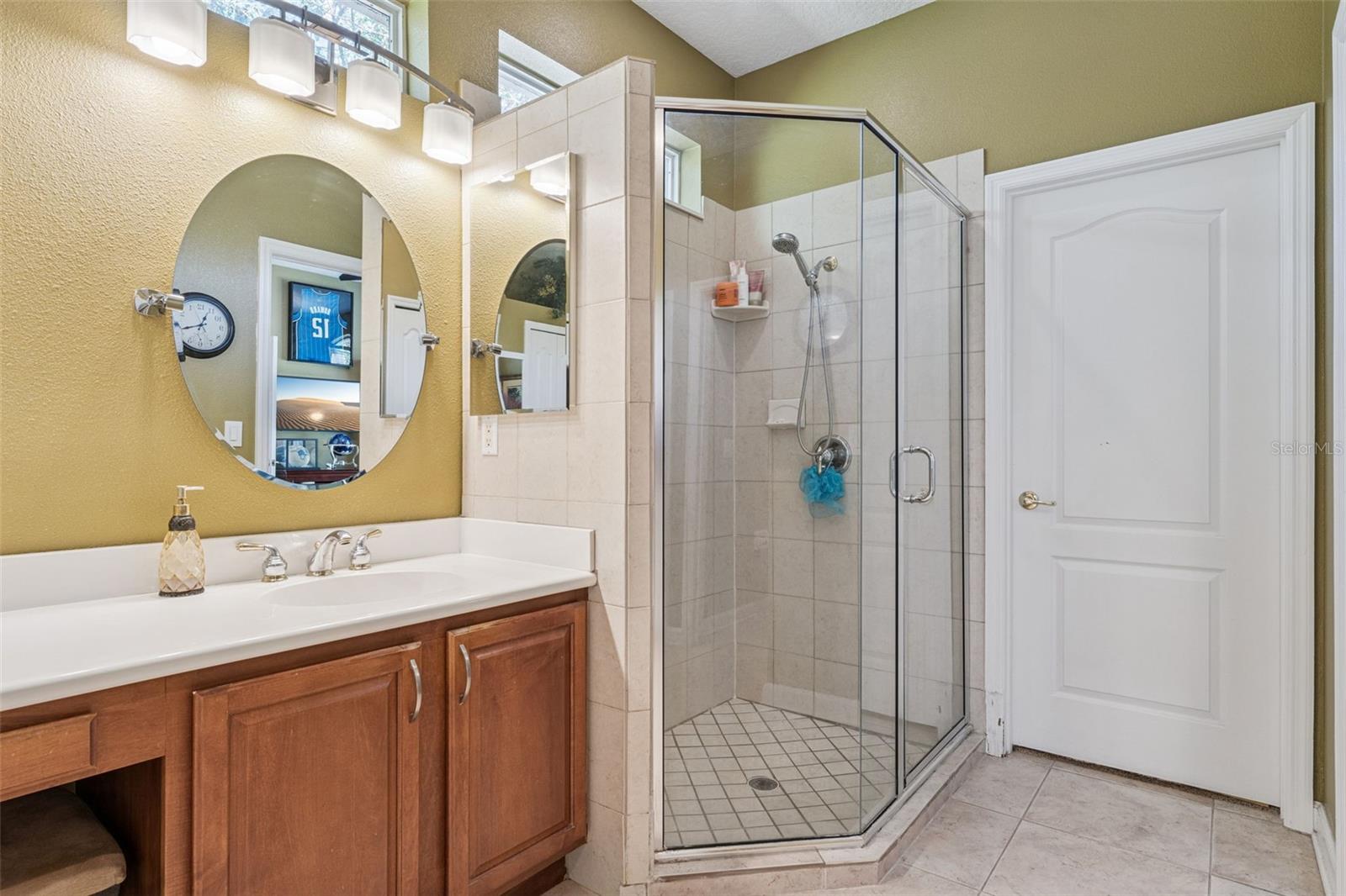 Image 31 of 61 For 405 Almeria Court