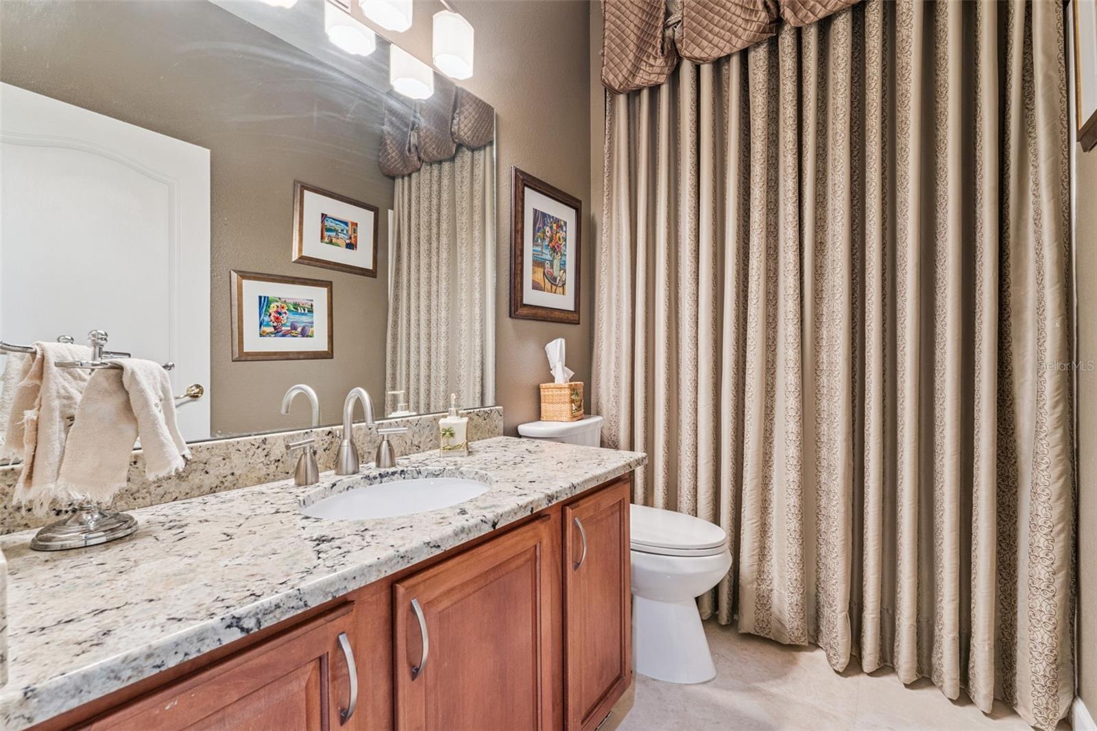 Image 32 of 61 For 405 Almeria Court