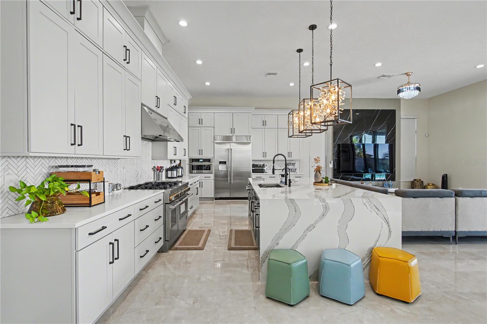 Image 10 of 40 For 17300 Pesce Loop