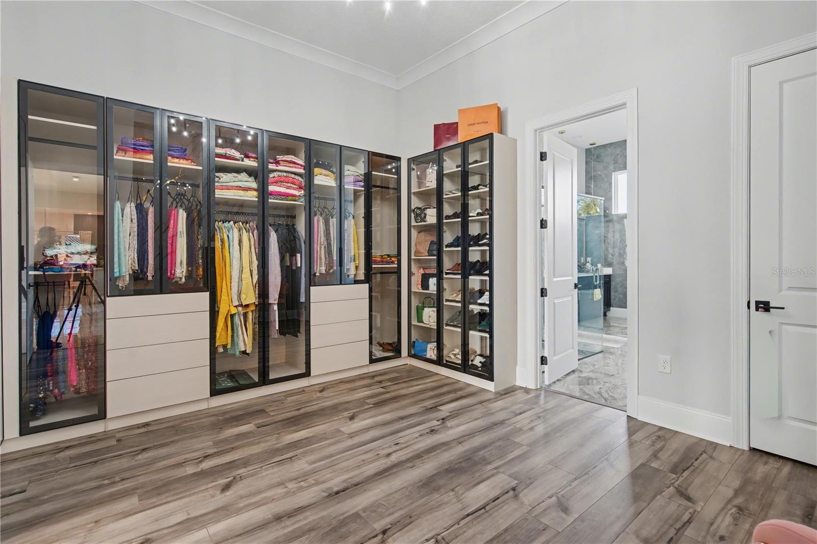 Image 20 of 40 For 17300 Pesce Loop