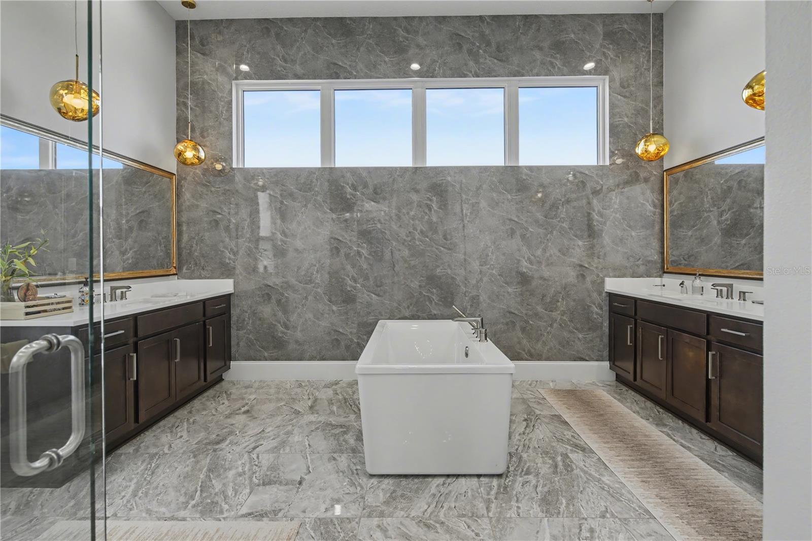 Image 22 of 40 For 17300 Pesce Loop