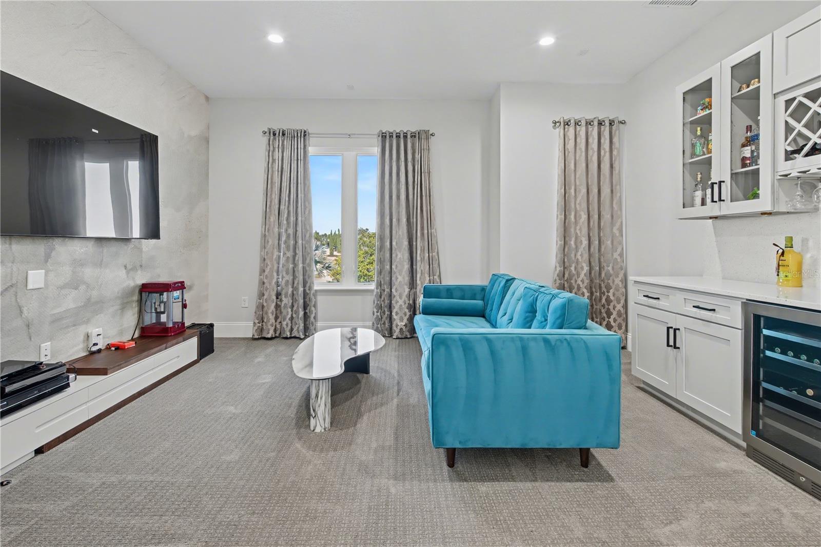 Image 25 of 40 For 17300 Pesce Loop