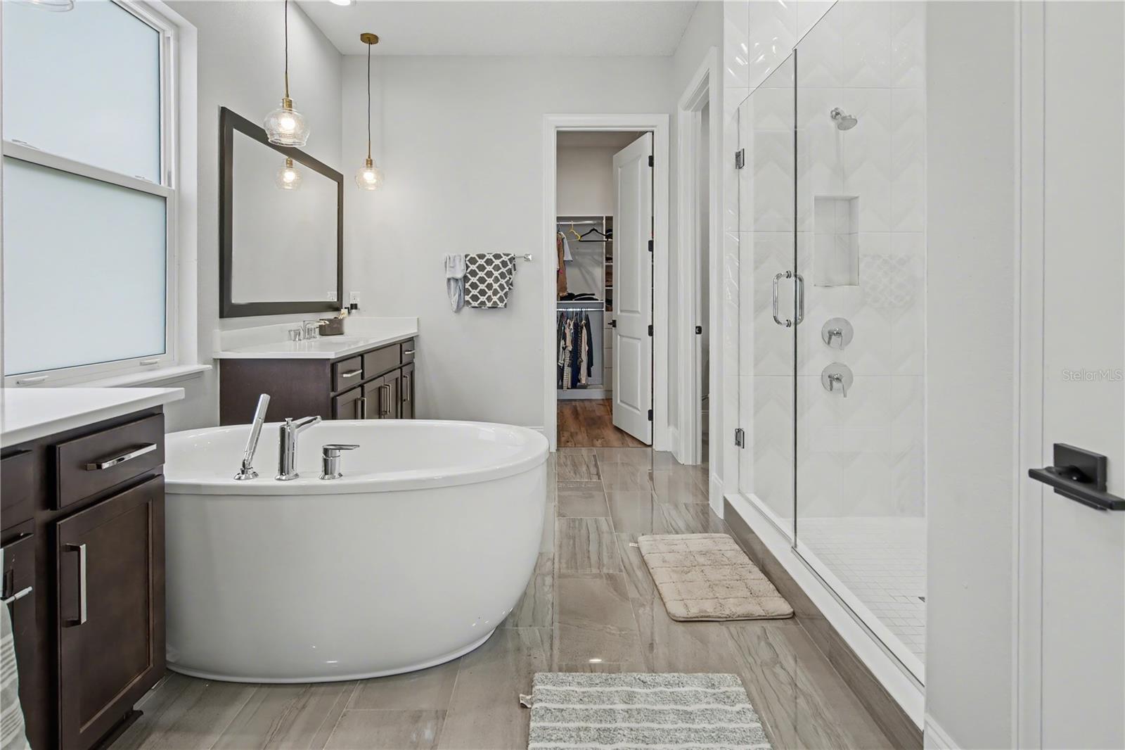 Image 28 of 40 For 17300 Pesce Loop