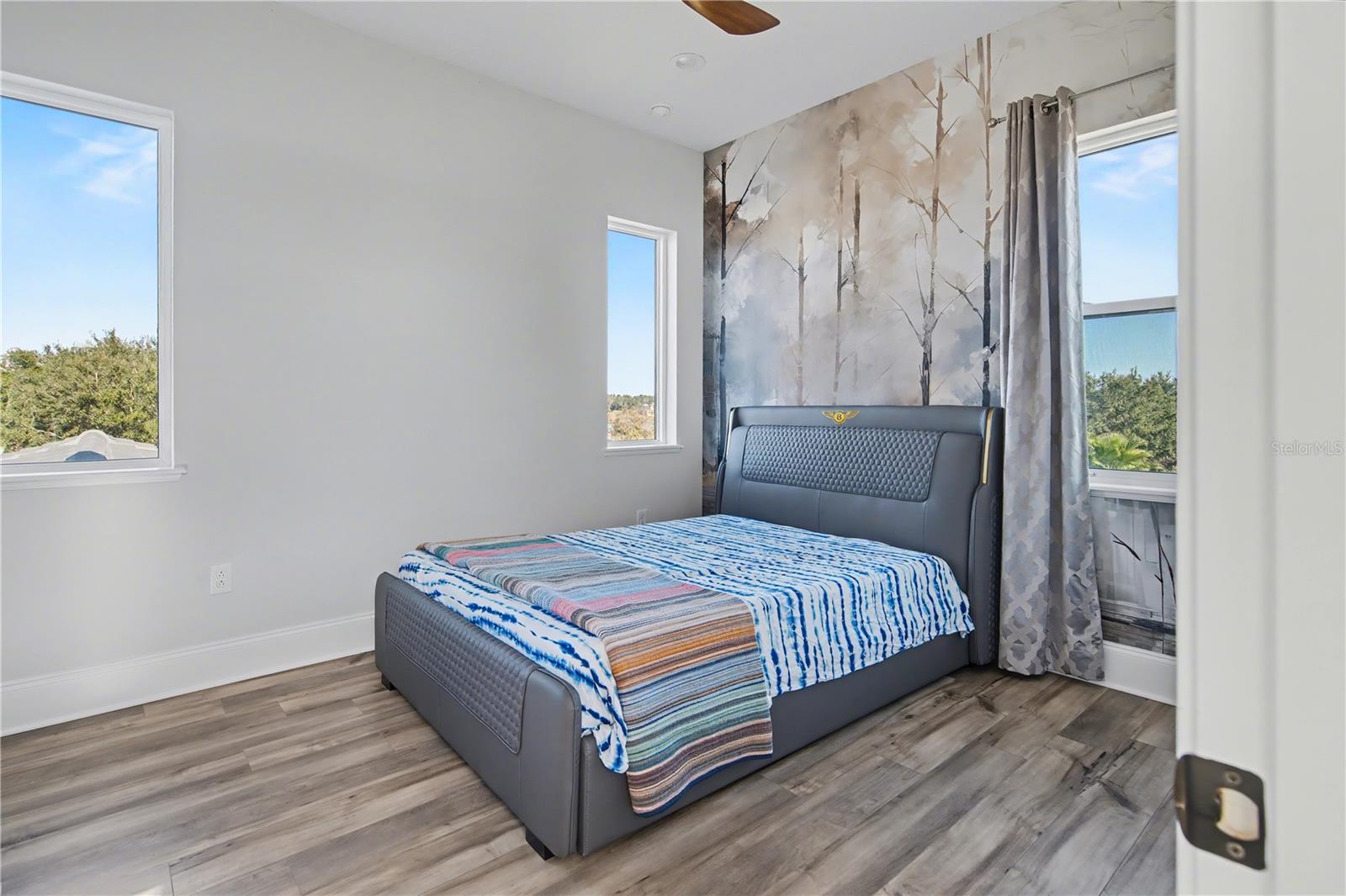 Image 29 of 40 For 17300 Pesce Loop