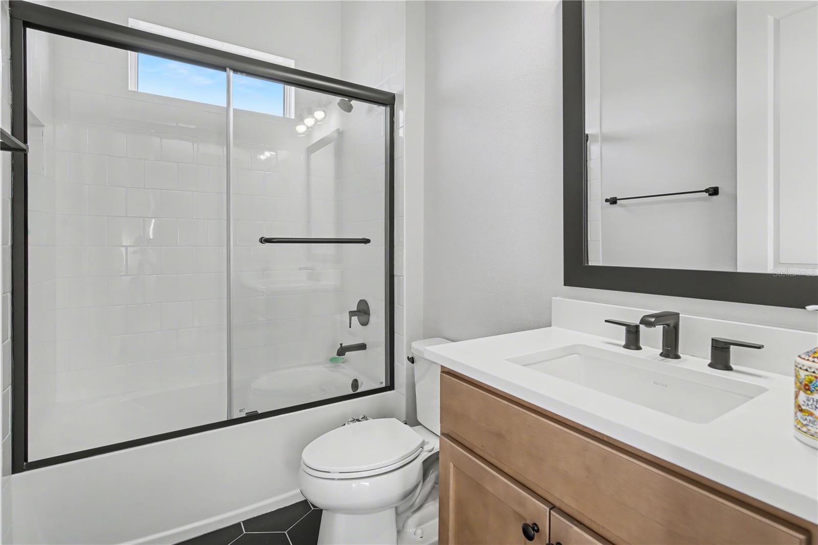 Image 30 of 40 For 17300 Pesce Loop