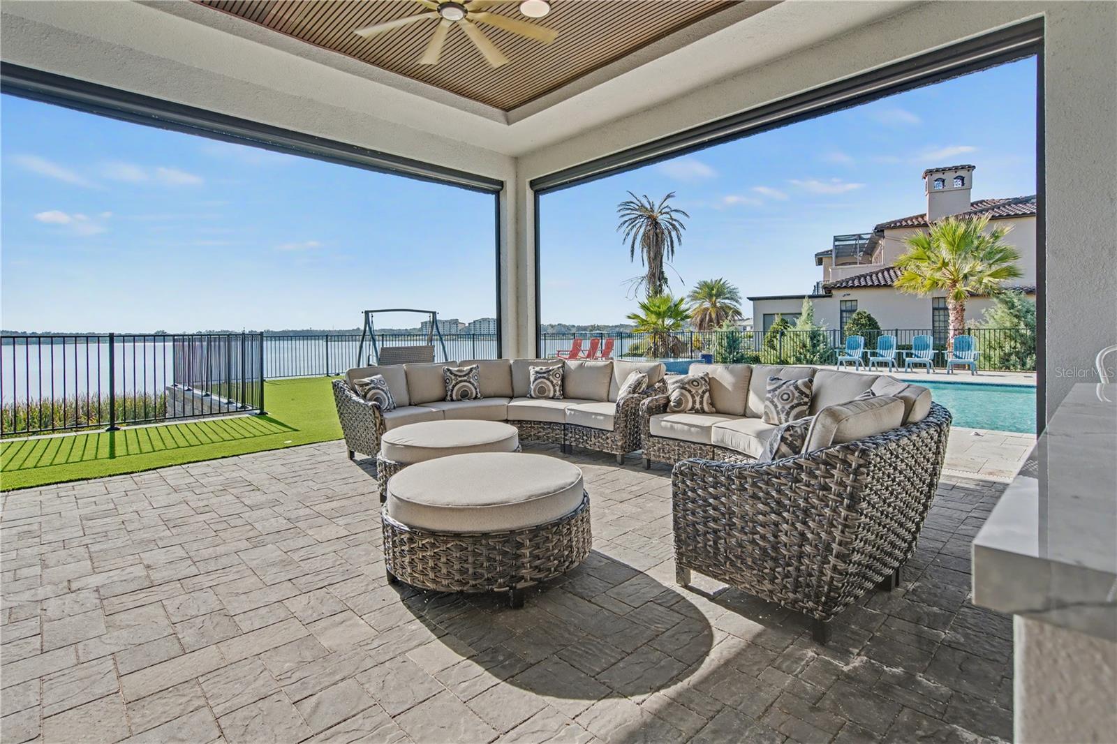 Image 34 of 40 For 17300 Pesce Loop