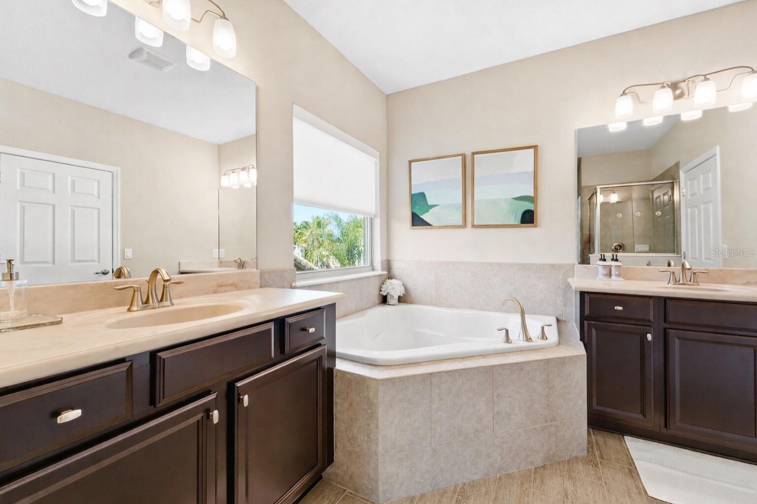 Image 28 of 58 For 302 Coco Plum Court