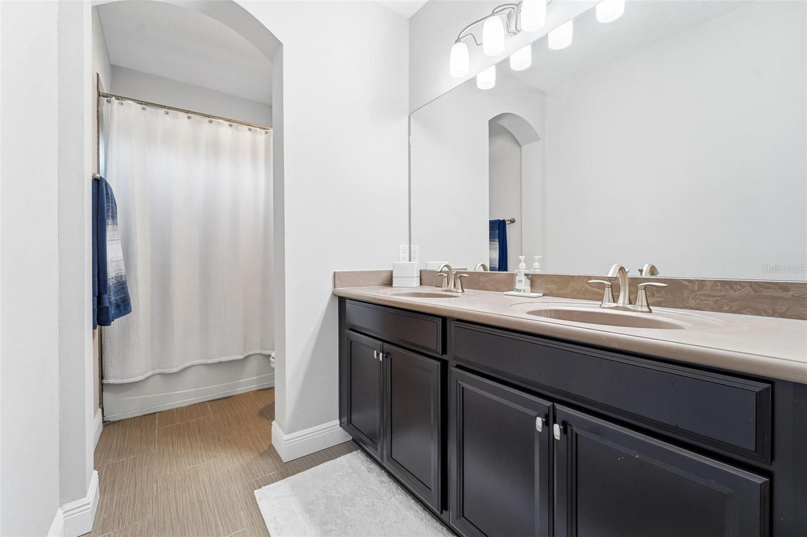 Image 35 of 58 For 302 Coco Plum Court