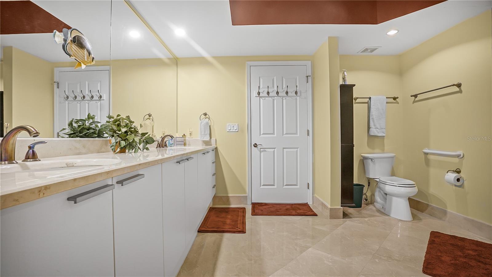 Image 17 of 49 For 241 Riverside Drive 502