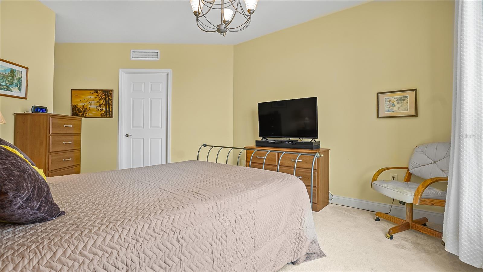 Image 20 of 49 For 241 Riverside Drive 502