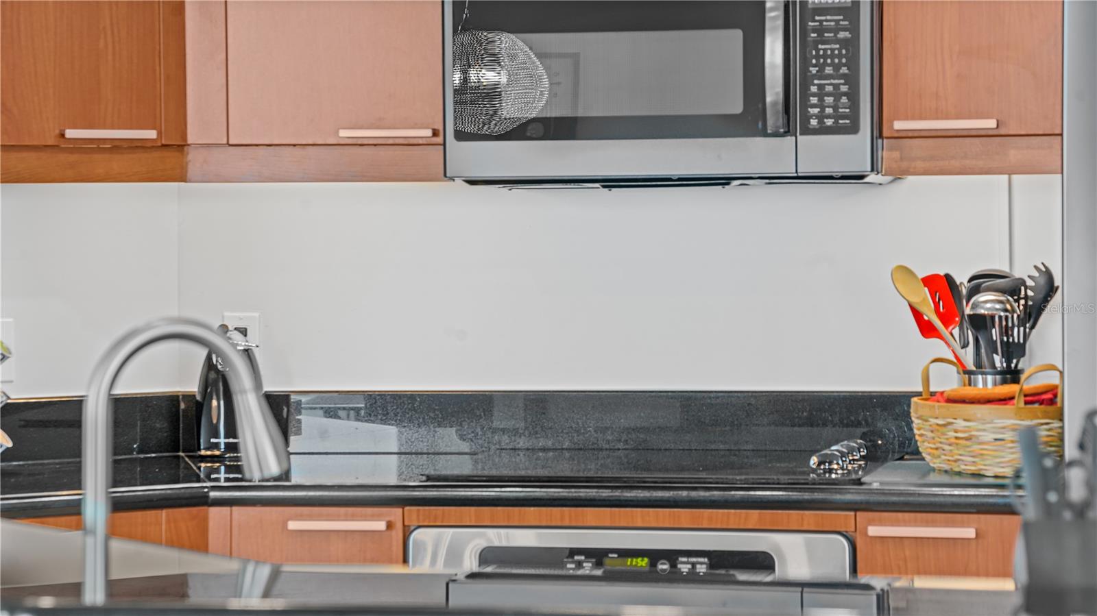 Image 40 of 49 For 241 Riverside Drive 502