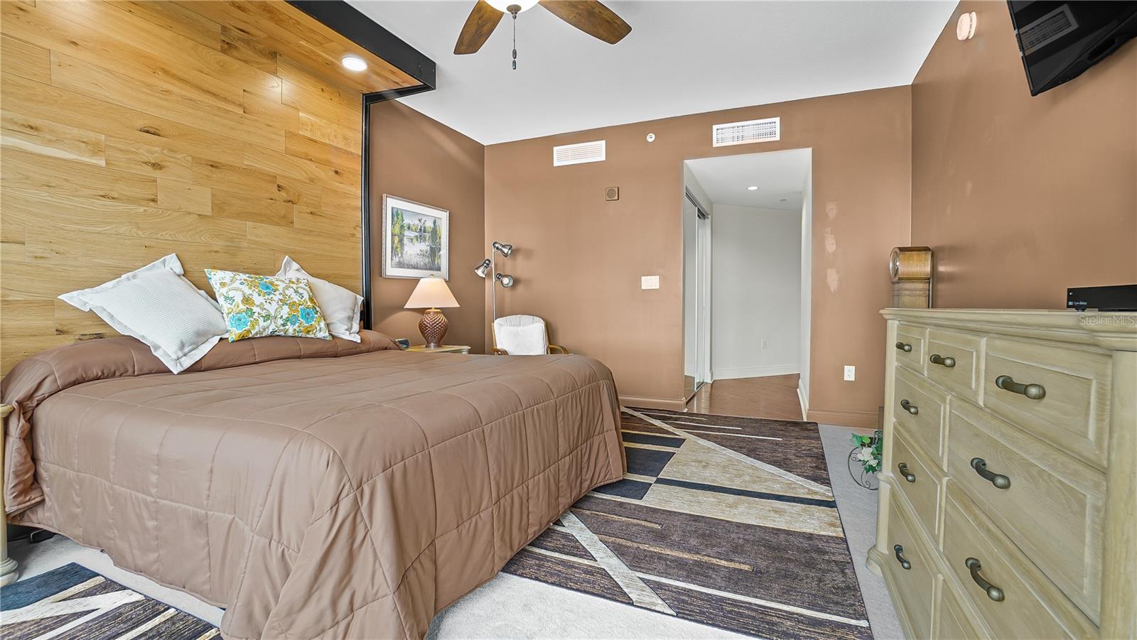 Image 8 of 49 For 241 Riverside Drive 502