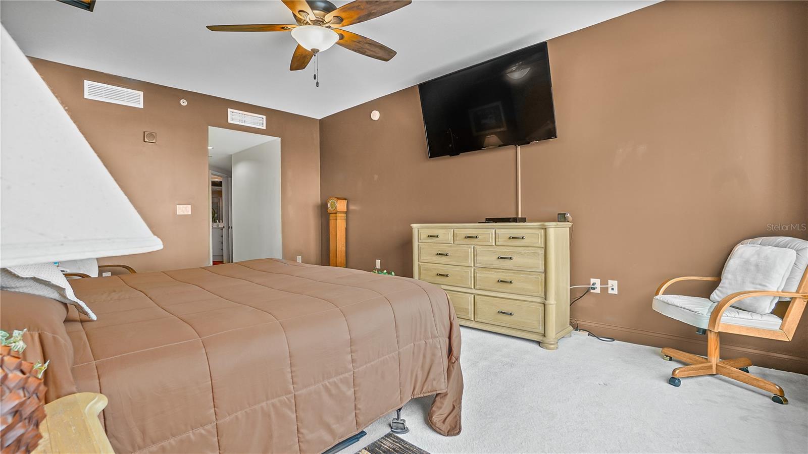 Image 9 of 49 For 241 Riverside Drive 502