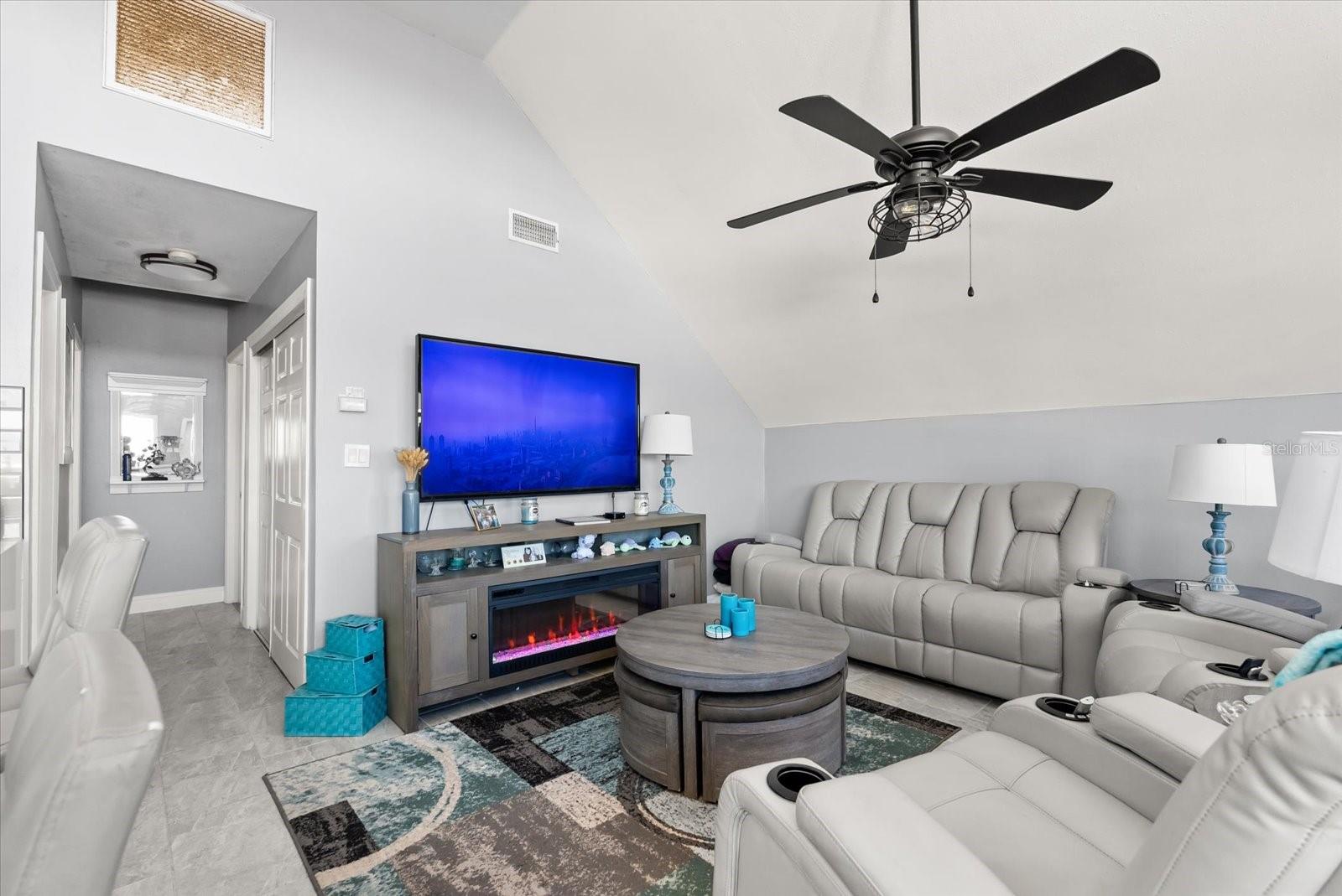 Image 25 of 35 For 8255 Lake Underhill Road