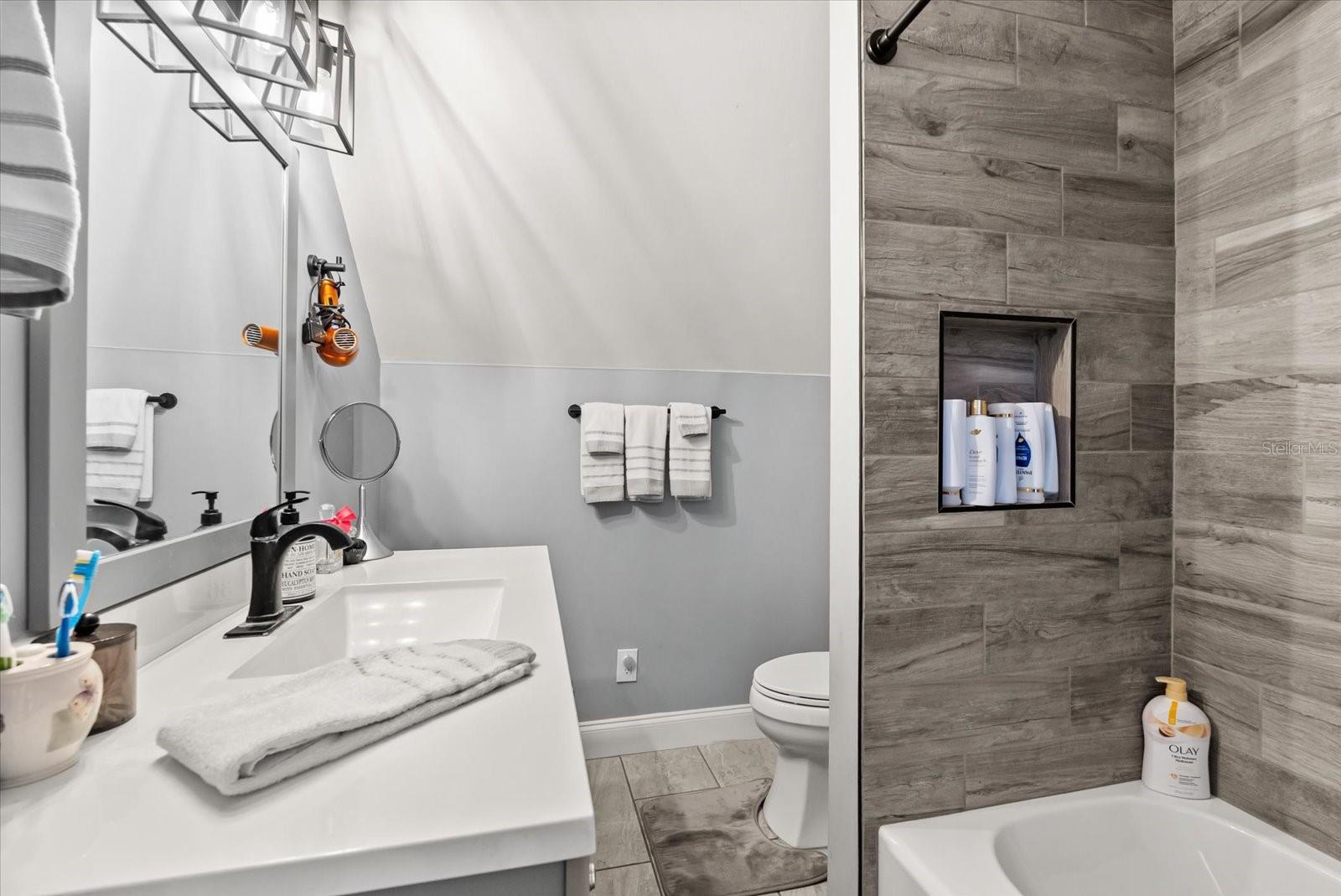 Image 28 of 35 For 8255 Lake Underhill Road