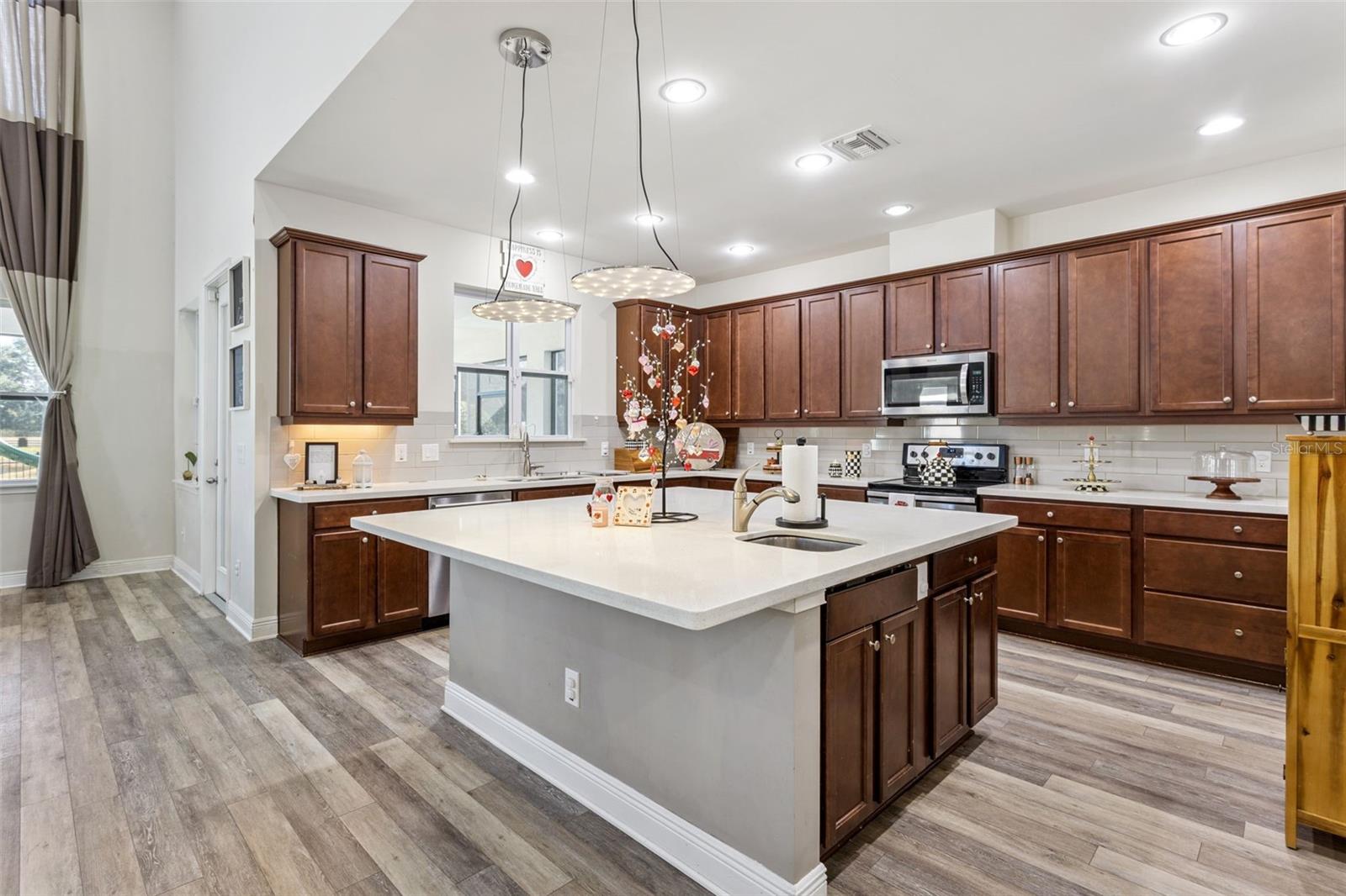 Image 13 of 35 For 7123 Calm Cove Court