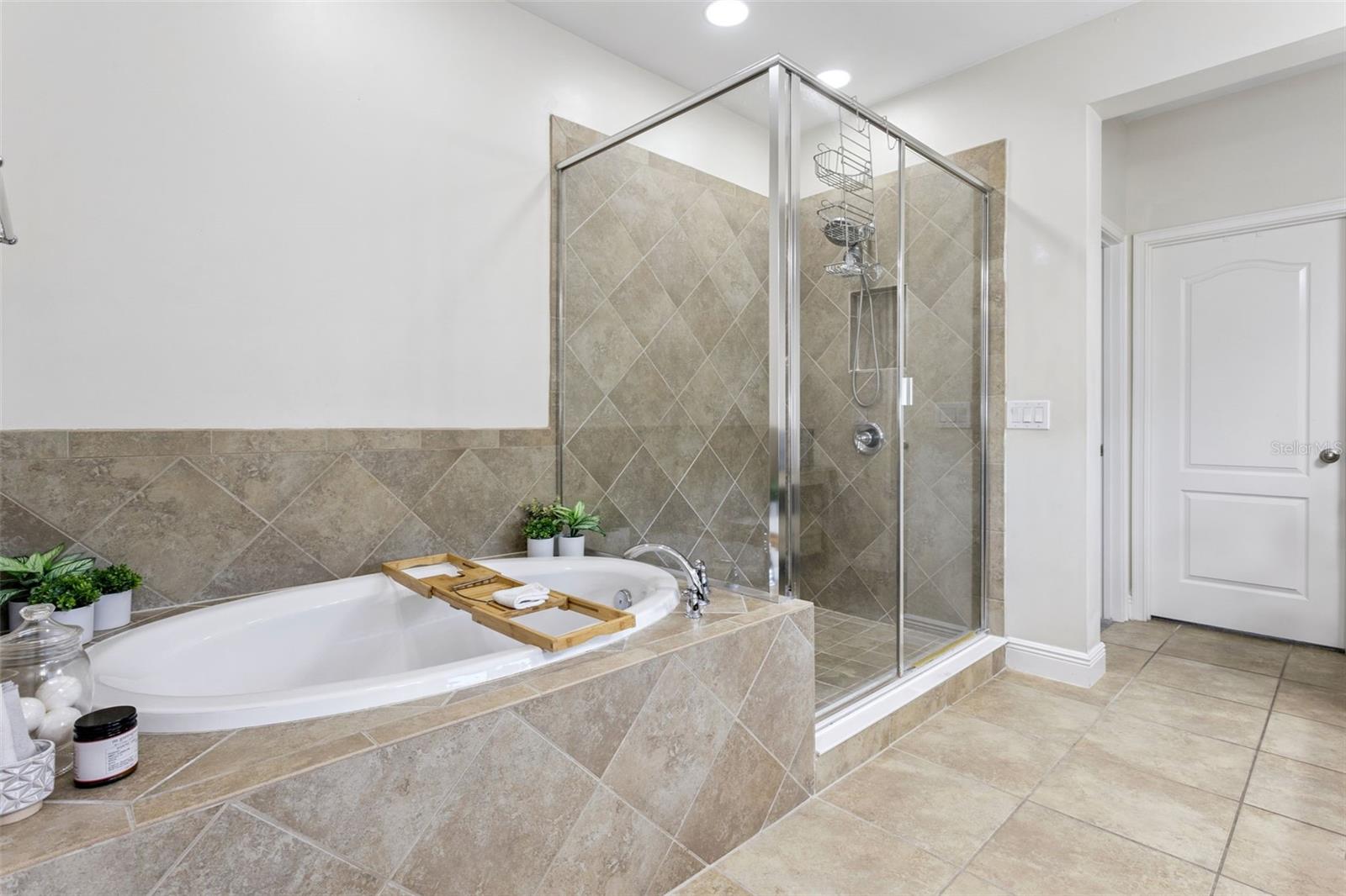 Image 24 of 35 For 7123 Calm Cove Court