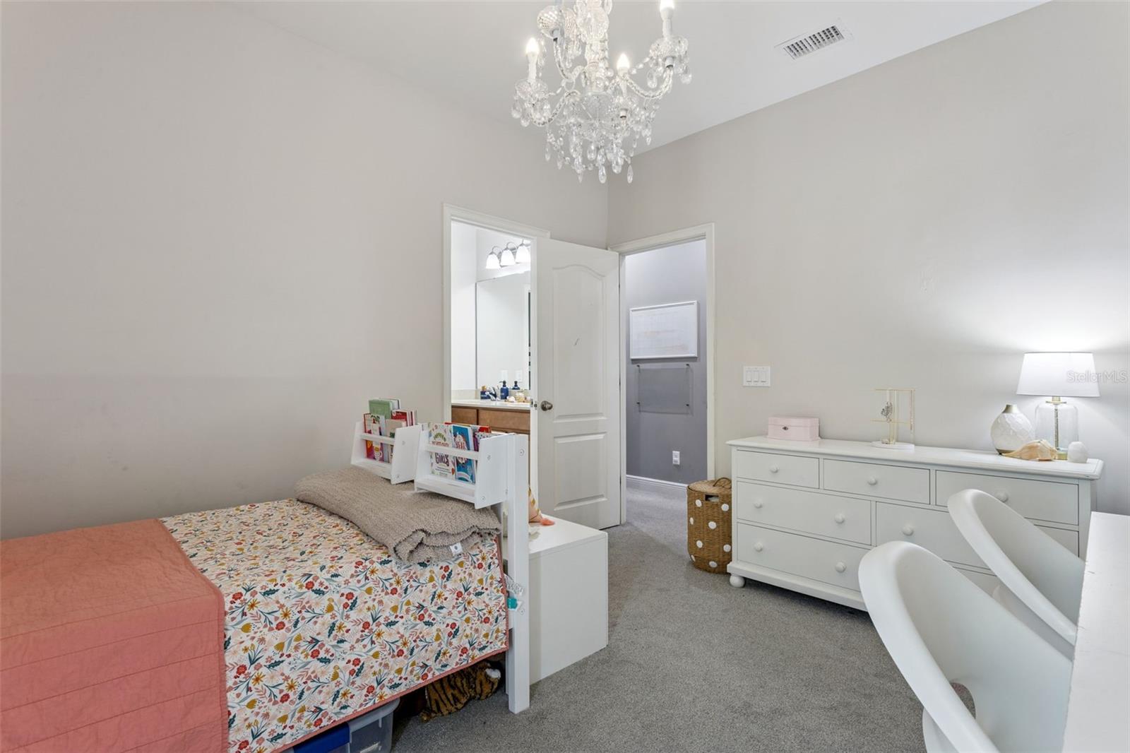 Image 25 of 35 For 7123 Calm Cove Court