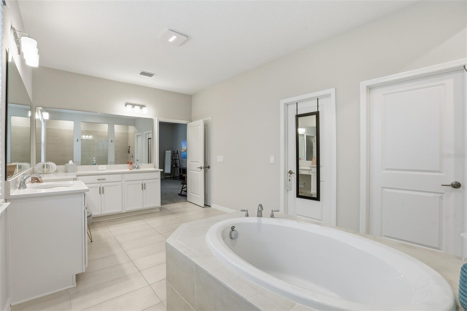 Image 23 of 56 For 1271 Waterview Ridge Circle