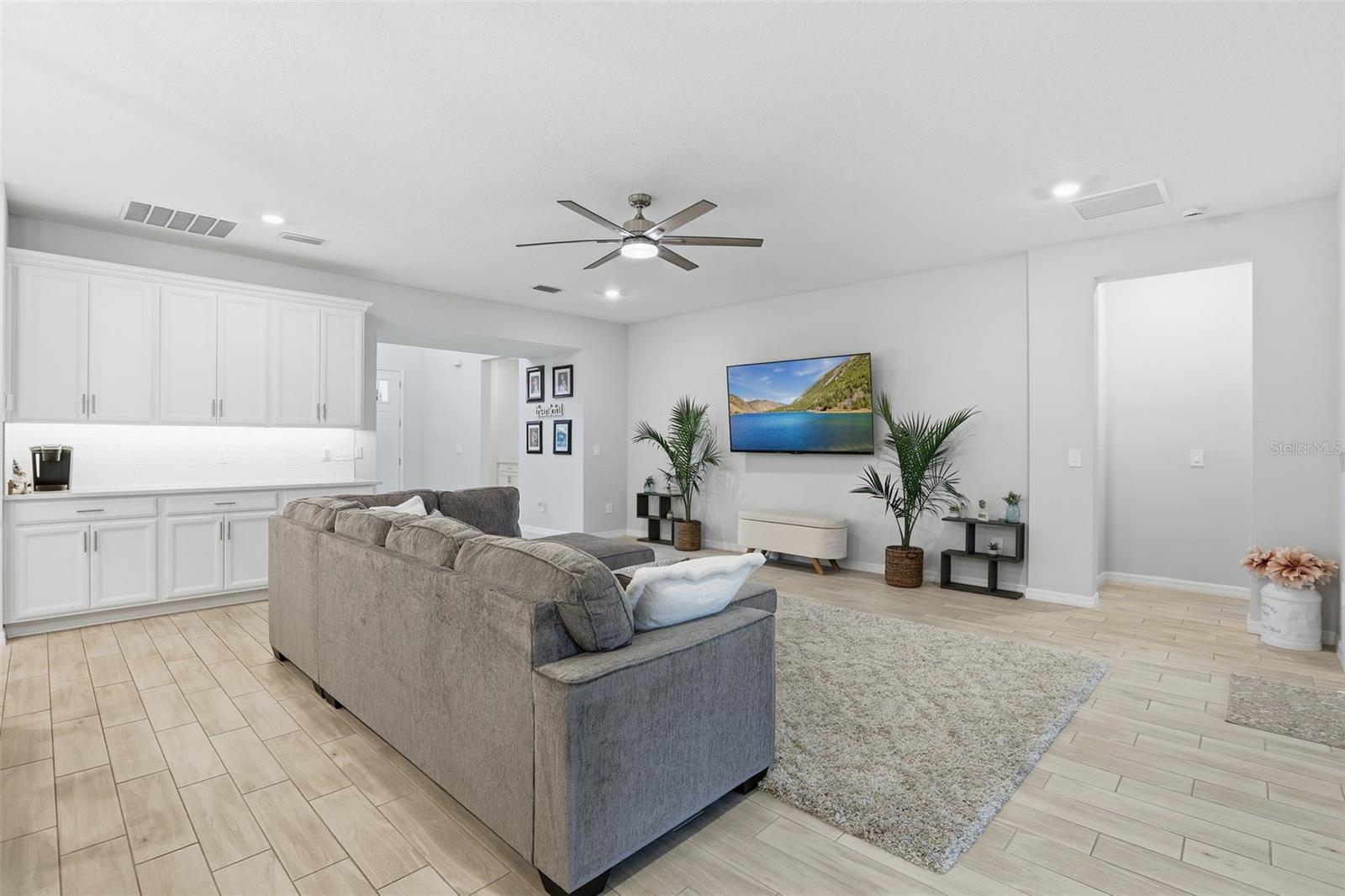 Image 7 of 56 For 1271 Waterview Ridge Circle