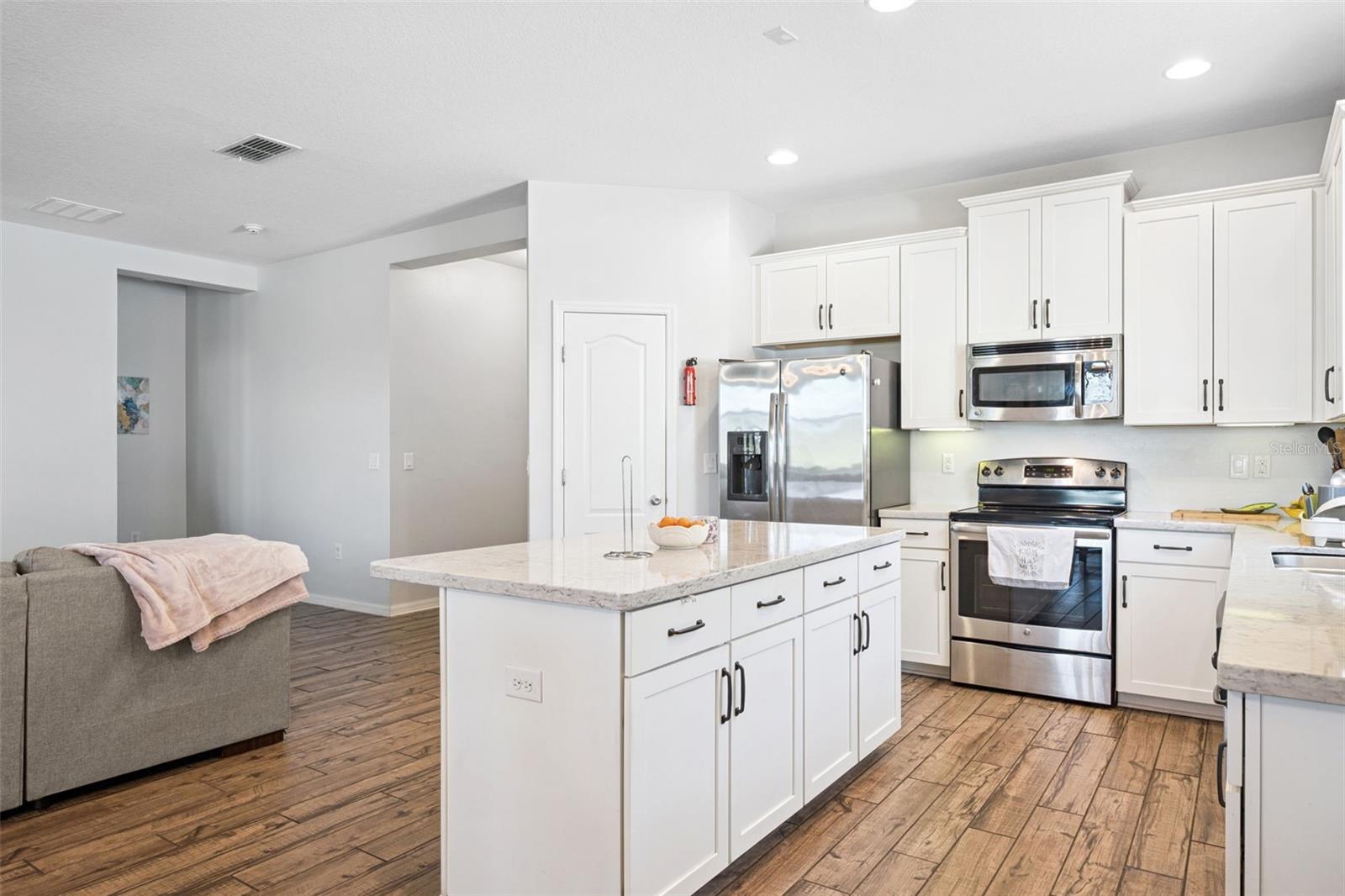 Image 11 of 42 For 308 Lake Davenport Circle