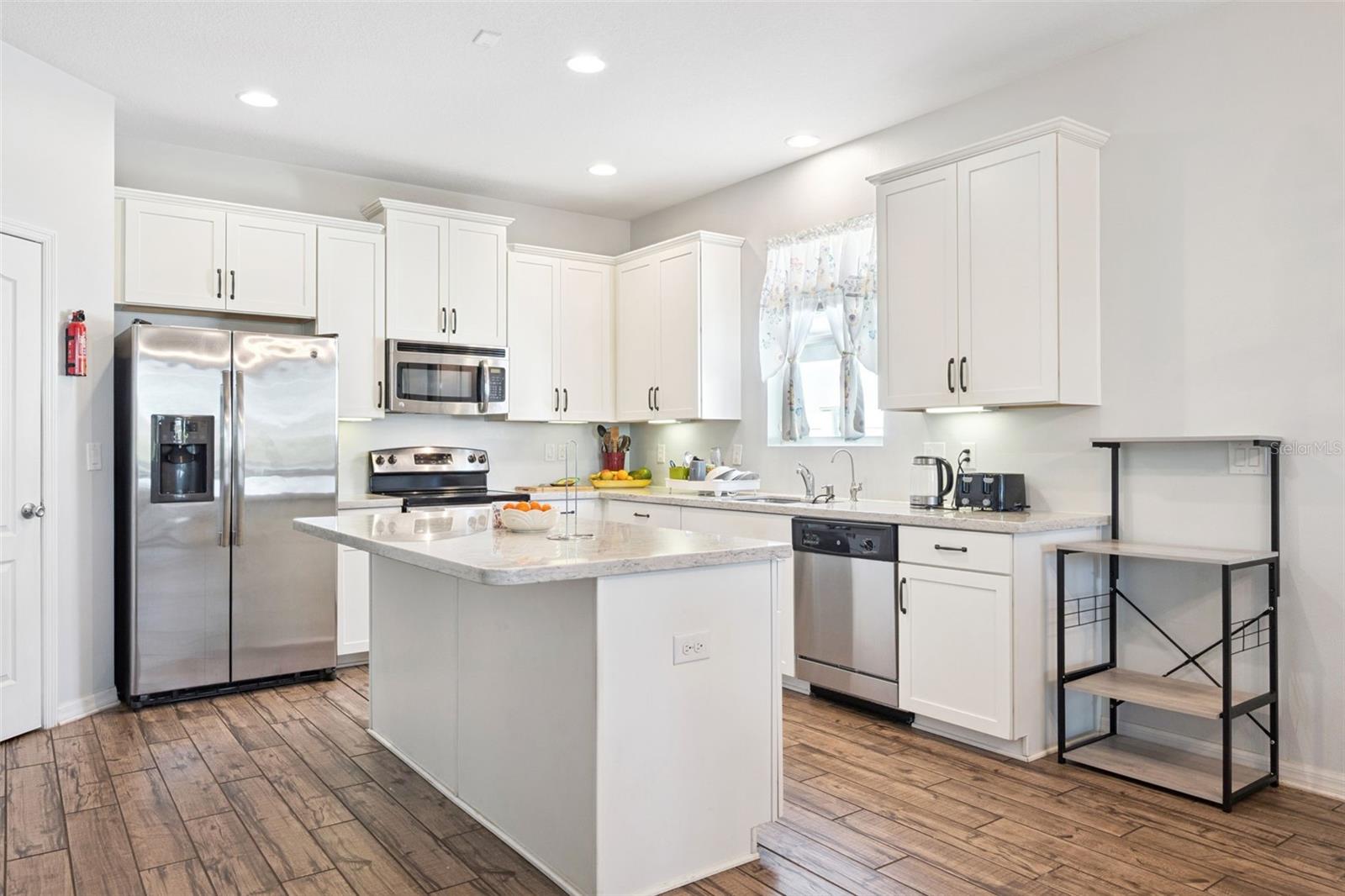 Image 12 of 42 For 308 Lake Davenport Circle