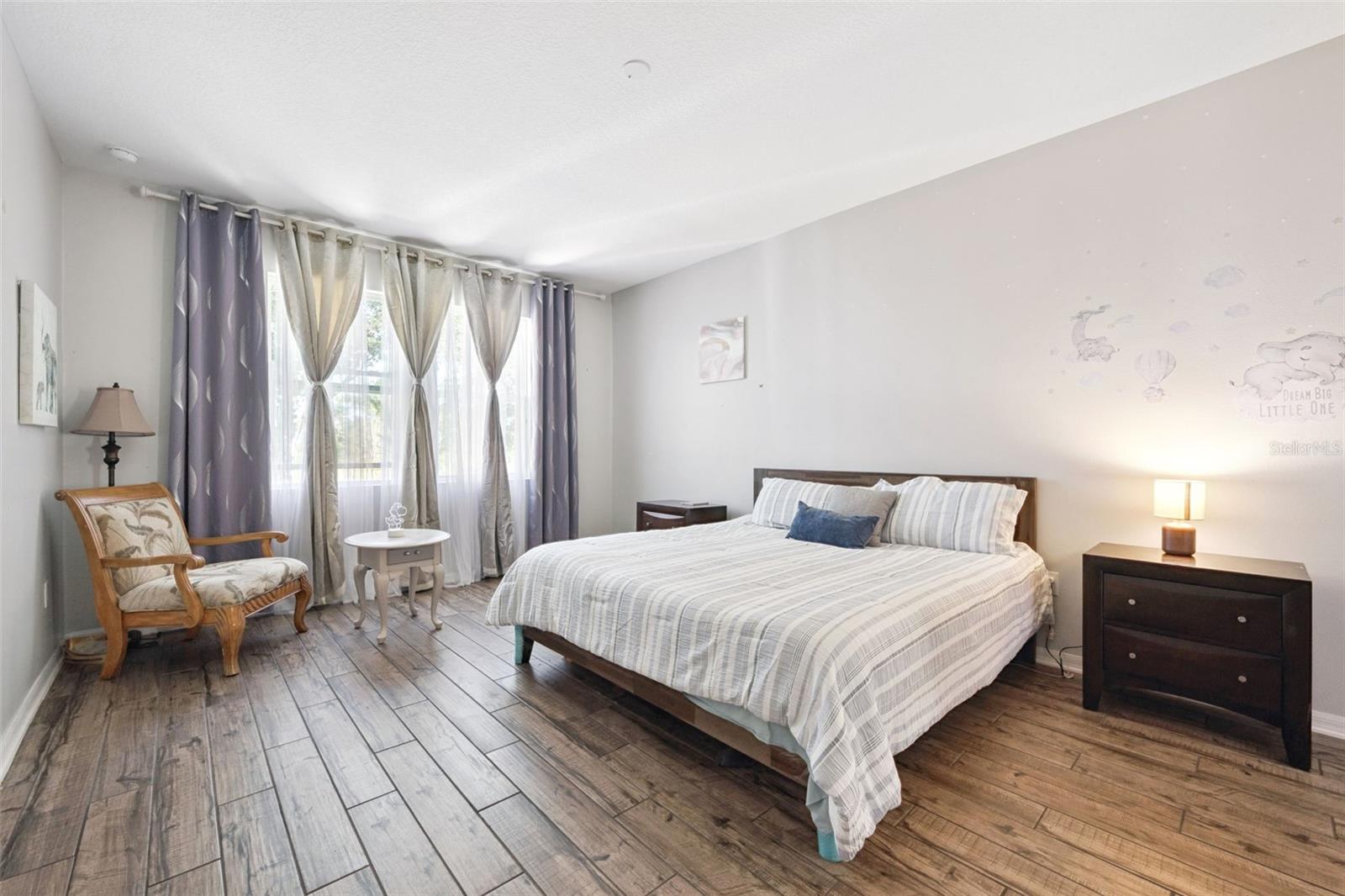 Image 14 of 42 For 308 Lake Davenport Circle