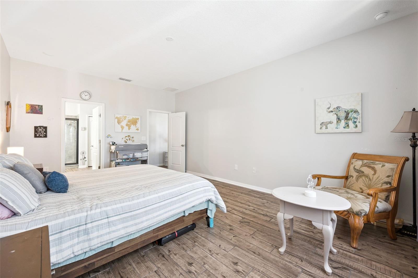 Image 15 of 42 For 308 Lake Davenport Circle