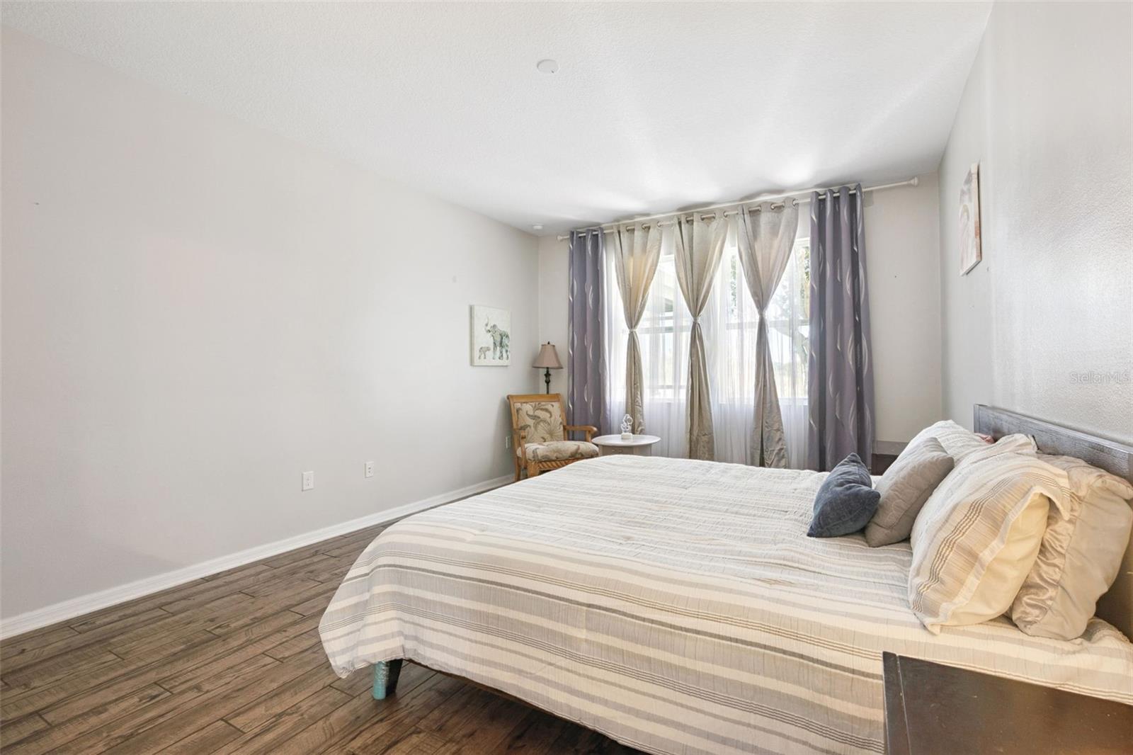 Image 16 of 42 For 308 Lake Davenport Circle