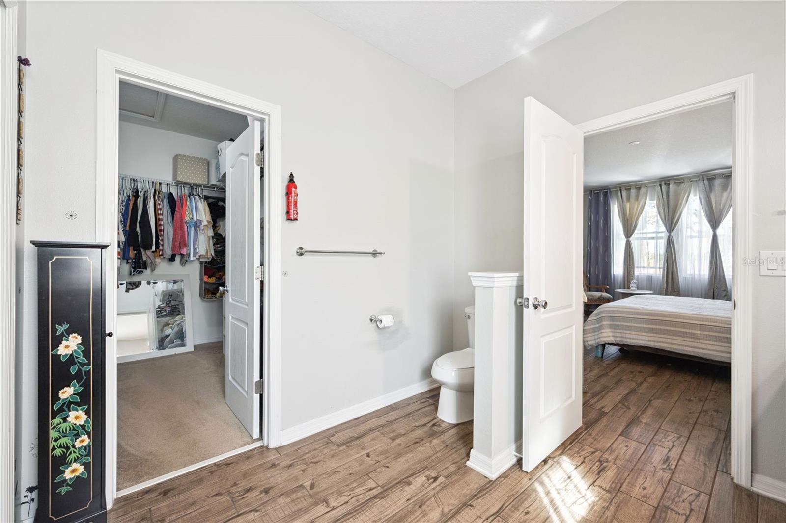 Image 17 of 42 For 308 Lake Davenport Circle