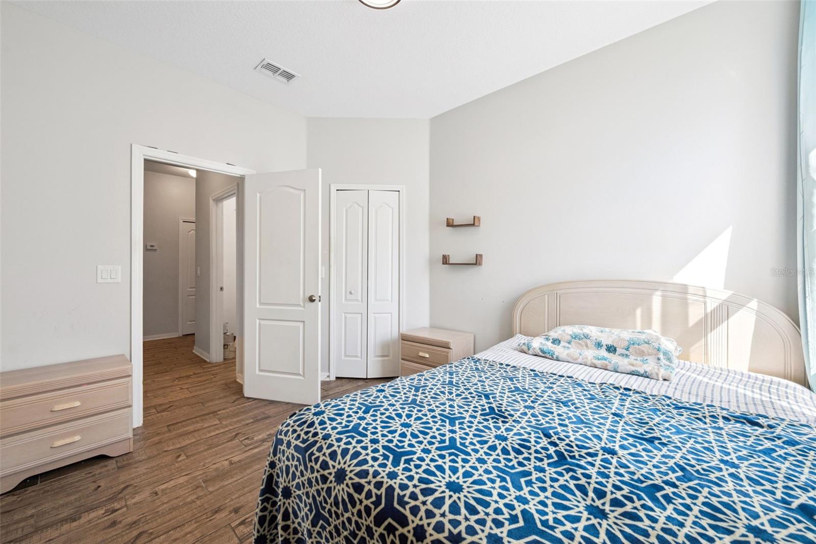 Image 21 of 42 For 308 Lake Davenport Circle