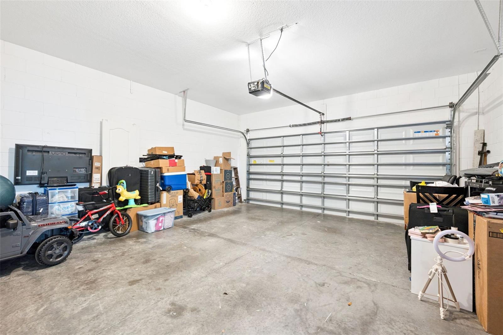 Image 27 of 42 For 308 Lake Davenport Circle