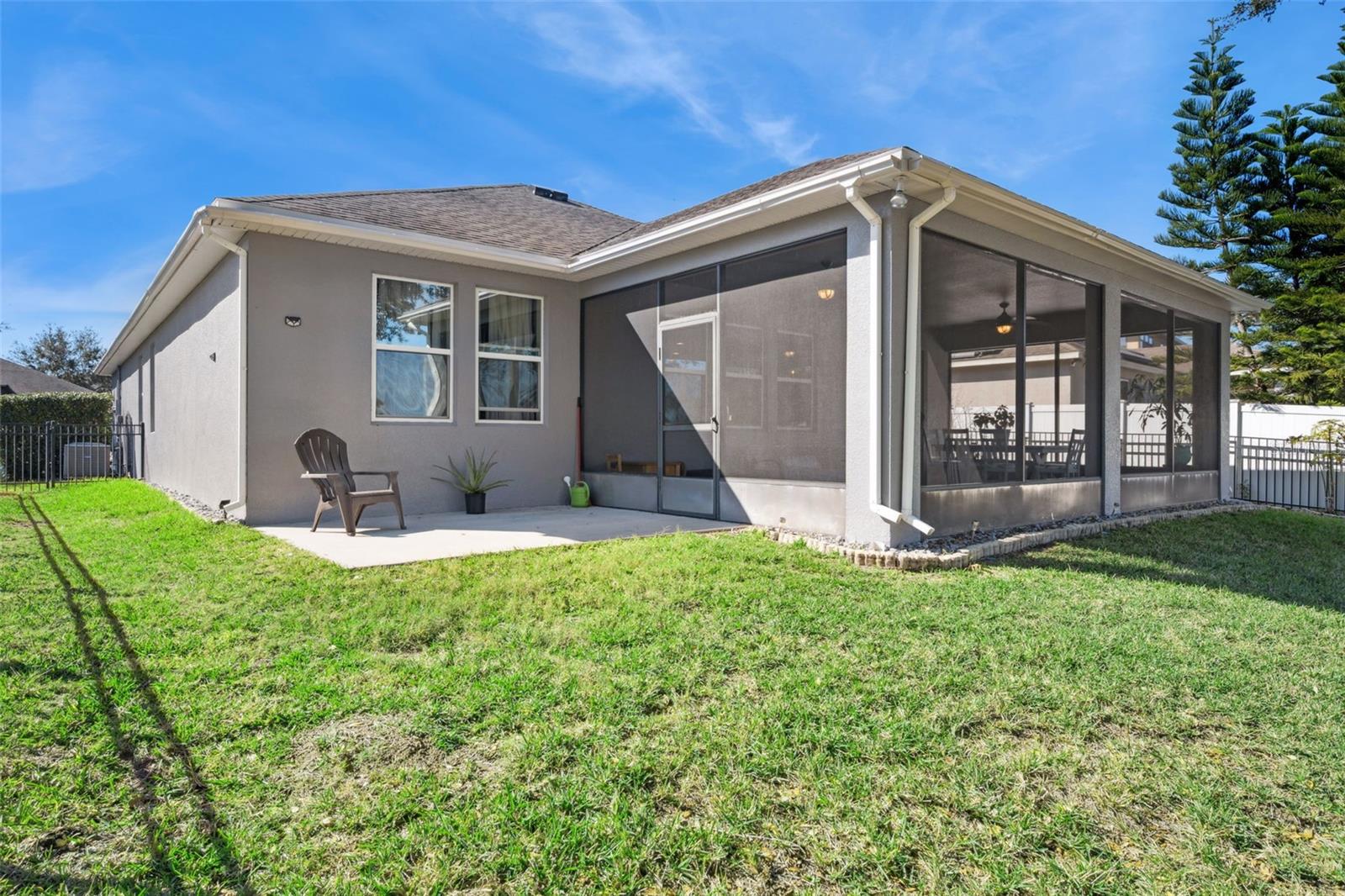 Image 31 of 42 For 308 Lake Davenport Circle