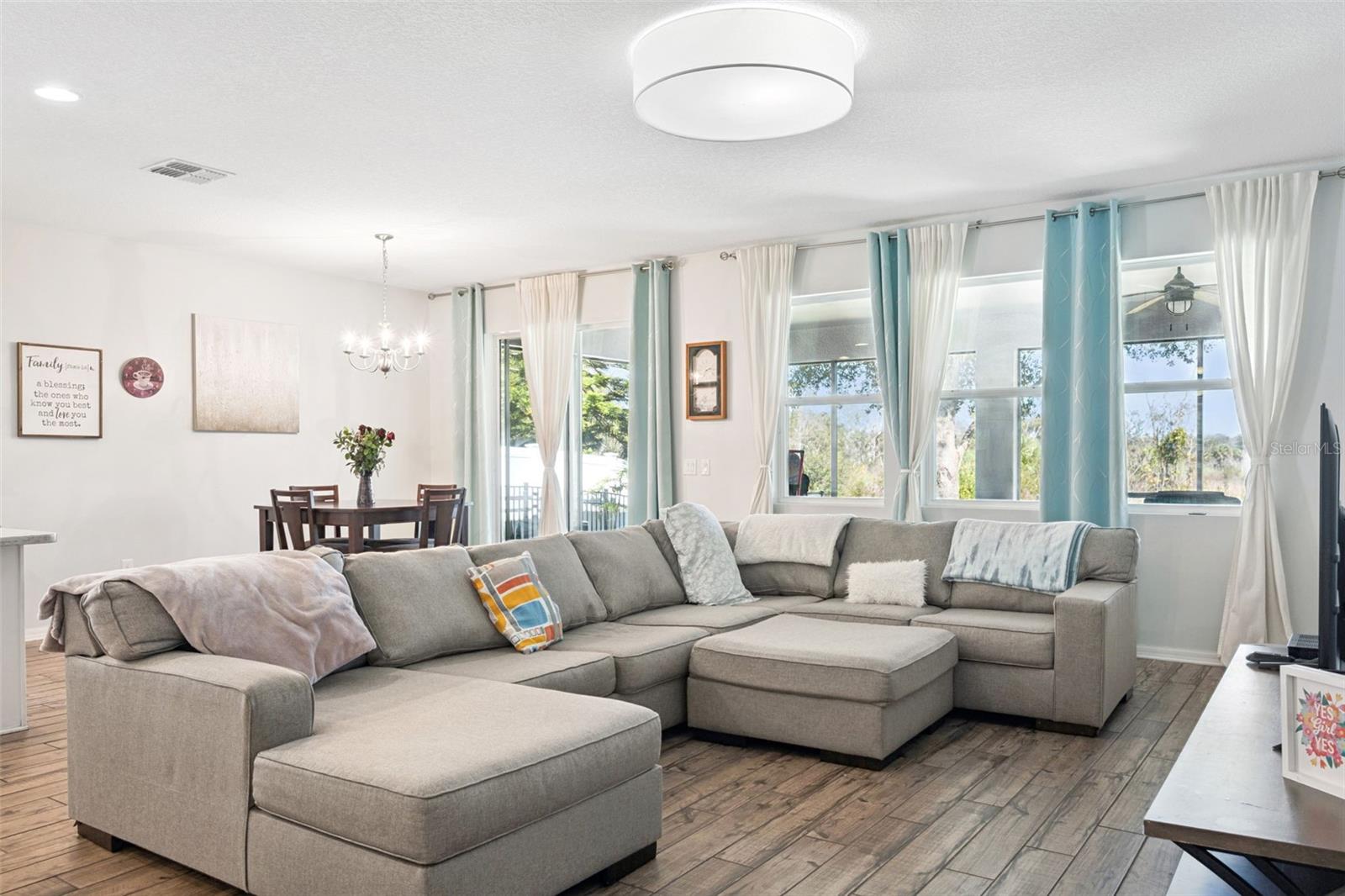 Image 5 of 42 For 308 Lake Davenport Circle