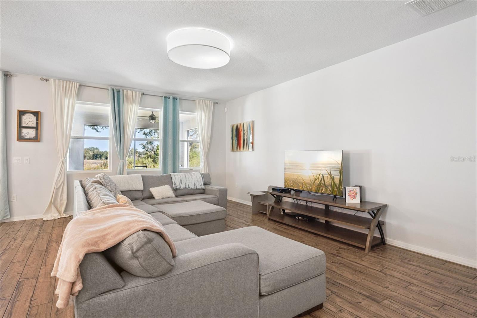 Image 6 of 42 For 308 Lake Davenport Circle