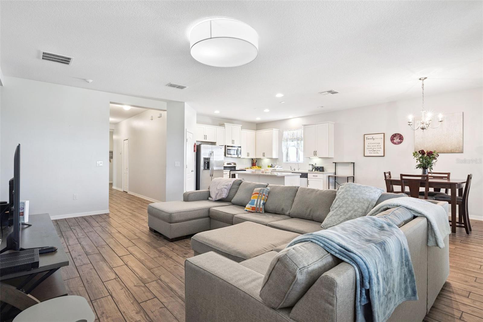 Image 7 of 42 For 308 Lake Davenport Circle