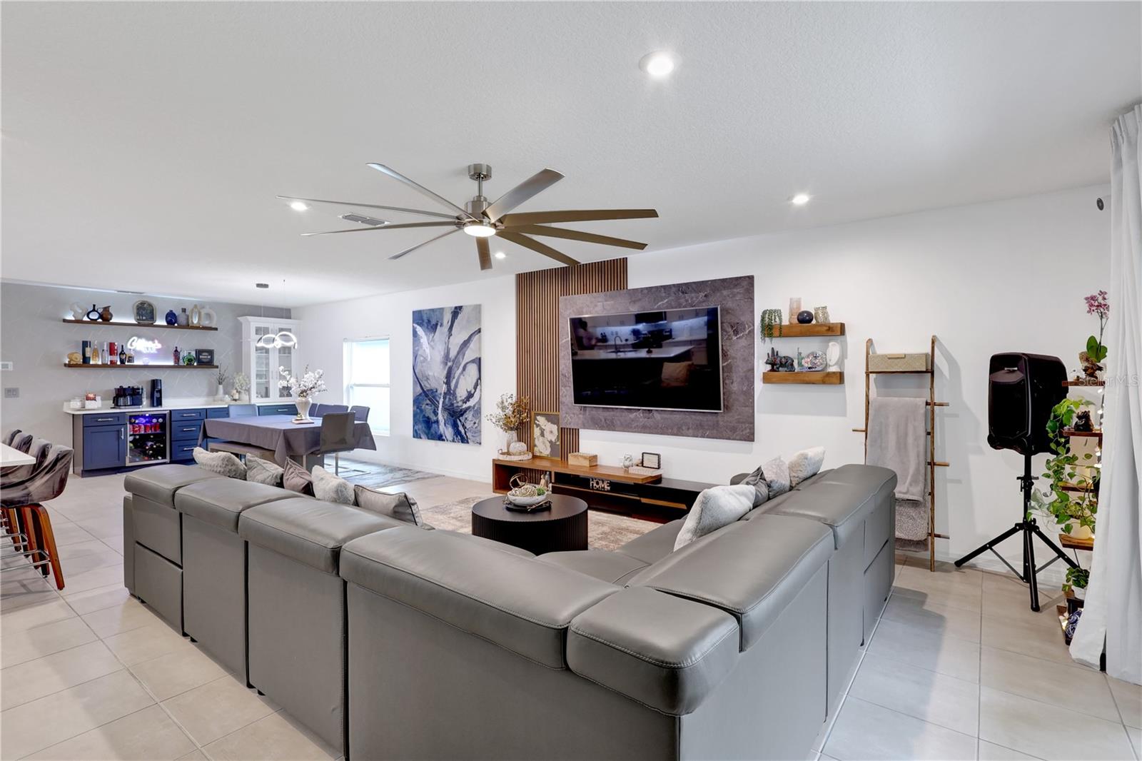 Image 15 of 29 For 585 Pink Ibis Bend