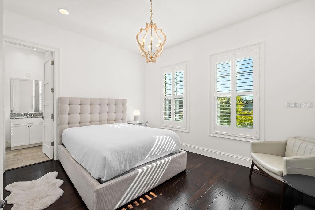 Image 37 of 50 For 9940 Grosvenor Pointe Circle