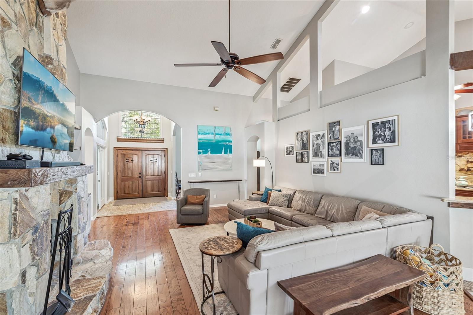 Image 11 of 58 For 726 Lake Claire Circle