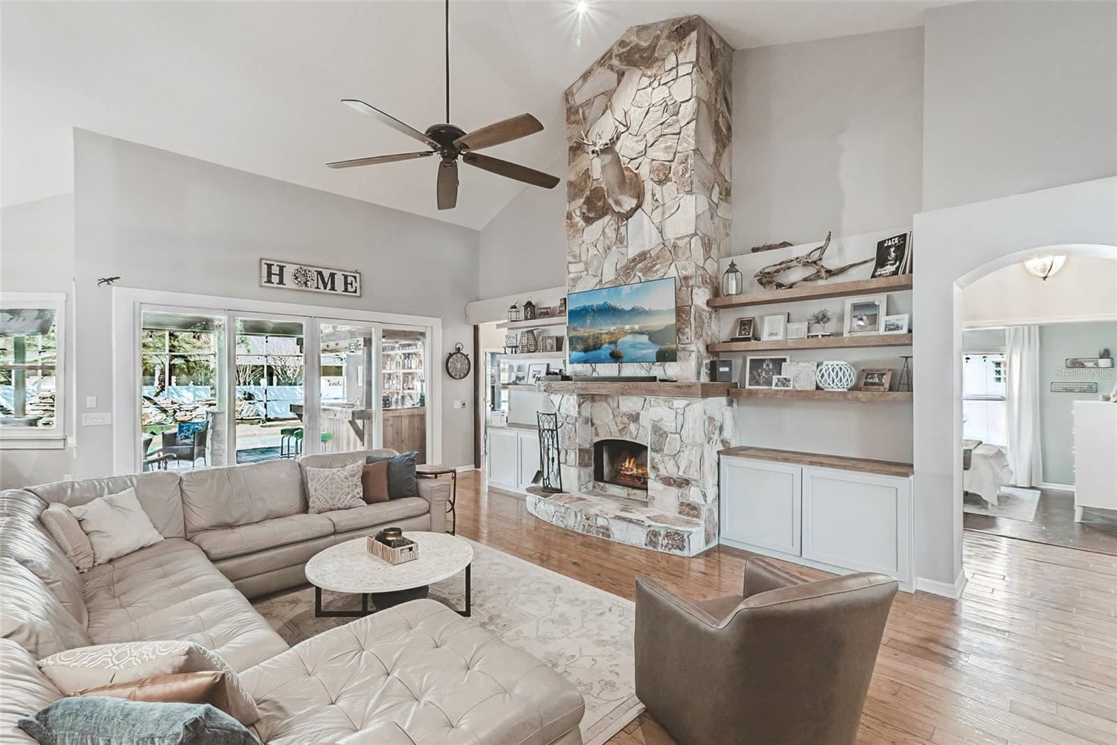 Image 13 of 58 For 726 Lake Claire Circle