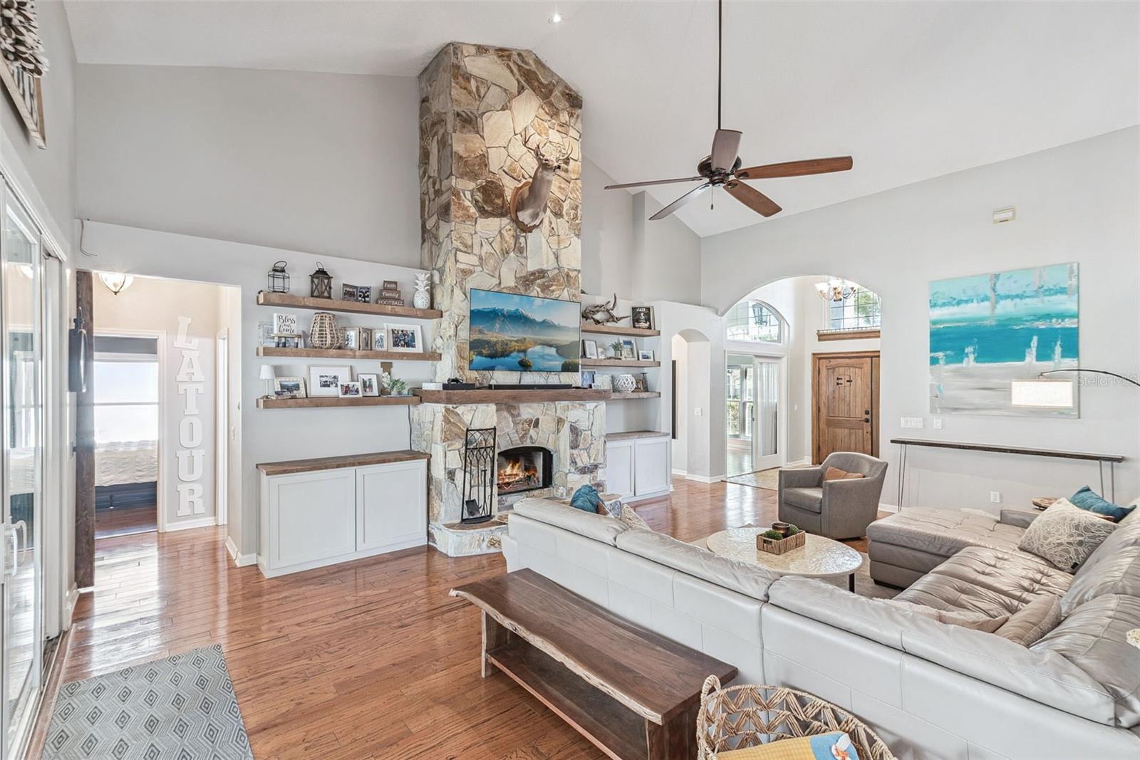 Image 14 of 58 For 726 Lake Claire Circle