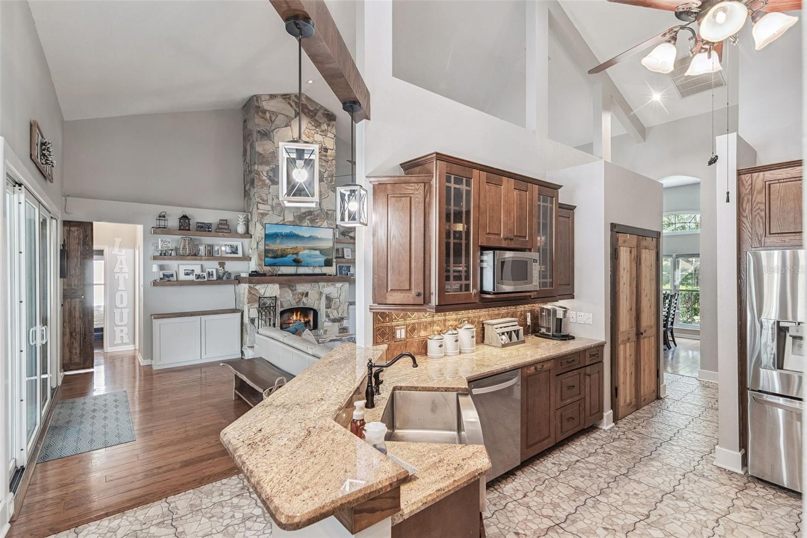 Image 17 of 58 For 726 Lake Claire Circle